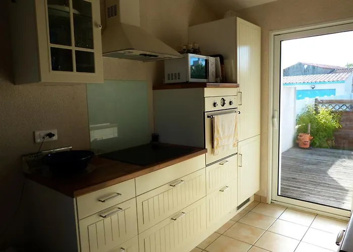 Holiday home Maison De Village 6 Pers A La Terriere, Animaux Admis - Fr-1-194-451 *