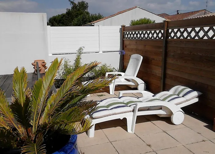 Holiday home Maison De Village 6 Pers A La Terriere, Animaux Admis - Fr-1-194-451 *