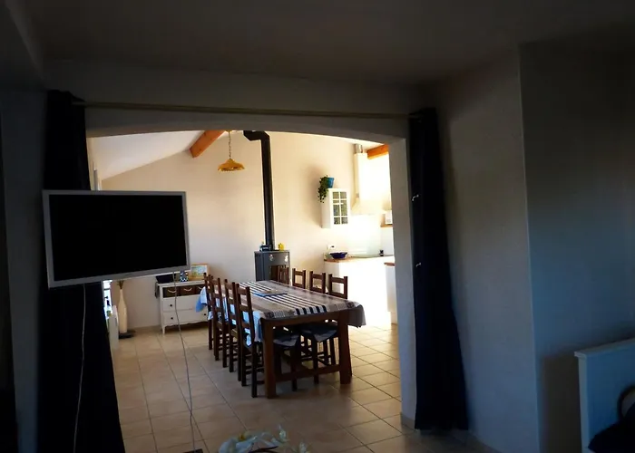 Maison De Village 6 Pers A La Terriere, Animaux Admis - Fr-1-194-451 Holiday home *